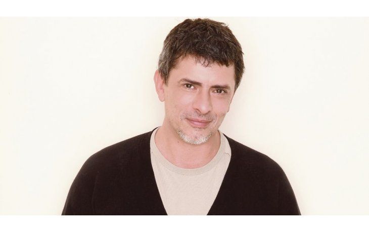 ámbito.com | Multifacético. Daulte fue guionista el año pasado de “Silencios de familia”, es el responsable de la programación de Espacio Callejón y este año dirigirá a Florencia Peña y Diego Peretti en la obra “Los vecinos de arriba”.