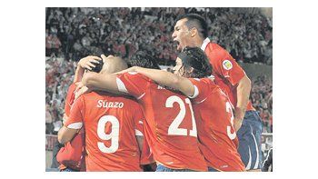 Los jugadores chilenos festejan el importante triunfo conseguido como locales ante Paraguay.