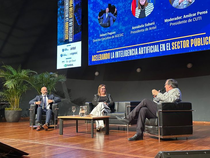 Jerarcas de distintas áreas del gobierno explicaron cómo se implementa la IA en diferentes sectores. Jerarcas de distintas áreas del gobierno explicaron cómo se implementa la IA en diferentes sectores.