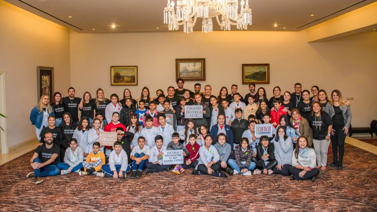 Grand Hotels Lux inspires young students through its program to visit companies in Iguazú Grand