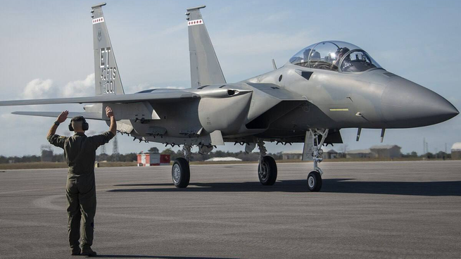 Los F-22 fueron trasladados desde una base en Inglaterra hacia Medio Oriente como parte del reposicionamiento estratégico de Estados Unidos en la región.&nbsp;