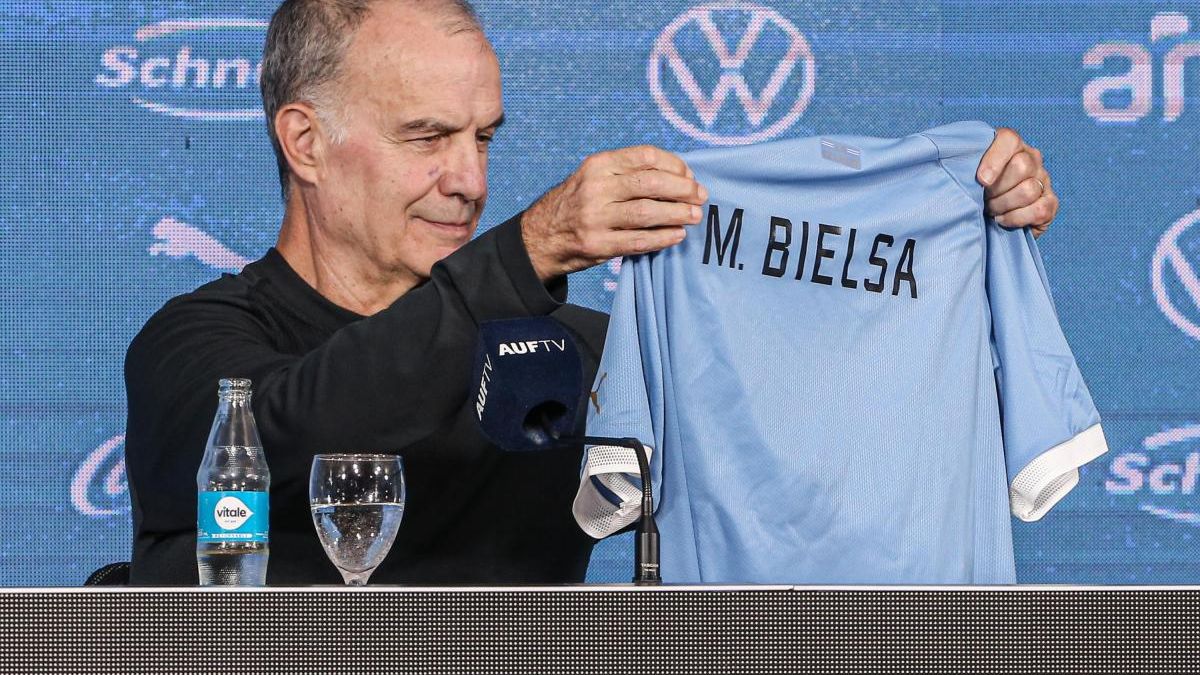 How much does it cost to live in the neighborhood that Marcelo Bielsa chose?