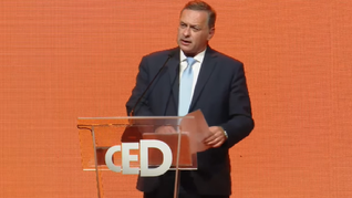 El candidato del Partido Nacional, Álvaro Delgado, llamó a mejorar la competitividad en los próximos años durante la cena anual del CED.&nbsp;