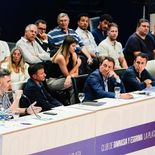 La Comisión Directiva tuvo que retirarse del recinto. (Foto: Infocielo). La Comisión Directiva tuvo que retirarse del recinto. (Foto: Infocielo).