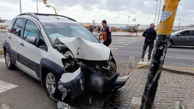 Un insólito choque donde el conductor se durmió tuvo lugar en Mar del Plata.