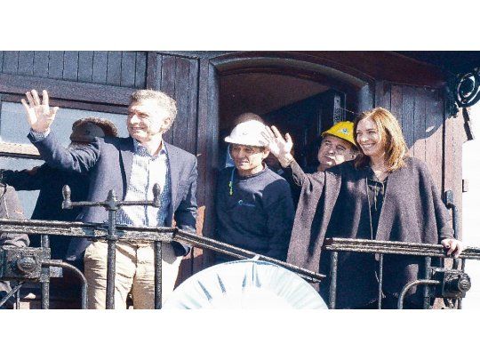 Postales. El viernes, en Bragado, Macri y Vidal se mostraron juntos en el cierre de otra semana difícil para el Gobierno.