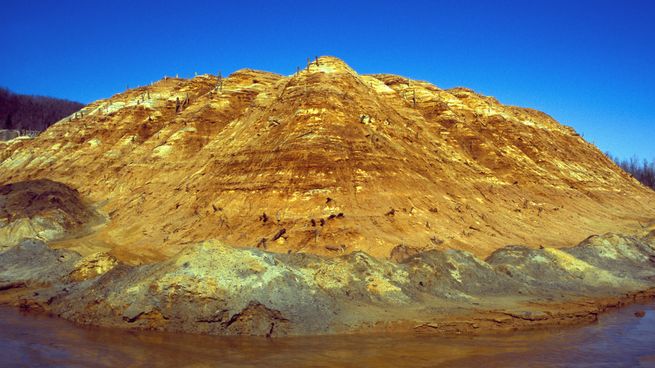 Desde el descubrimiento hasta la producción, la minería puede llevar años, ya que solo la exploración dura entre cinco y siete años y, a menudo, termina sin una mina viable.