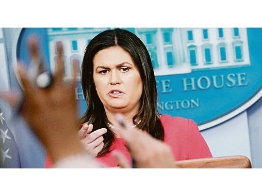 INSÓLITO. La vocera de la Casa Blanca, Sarah Sanders, debió salir a aclarar que Donald Trump quiso decir exactamente lo opuesto a lo que dijo.