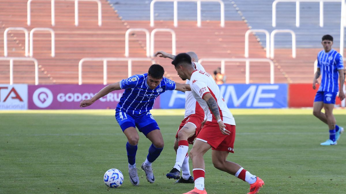 Huracán extended its bad streak in Mendoza and relegated ground in the fight above Huracán extended its bad streak in Mendoza and relegated ground in the fight above