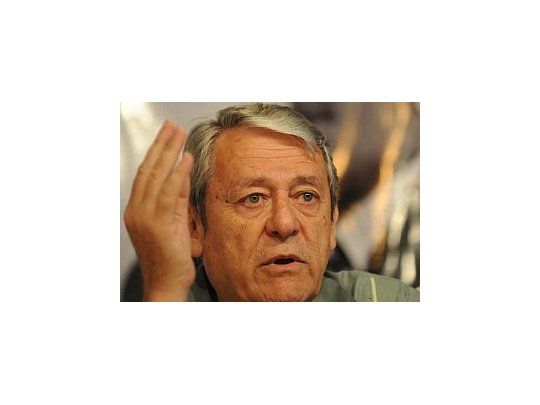 Carlos Kunkel.