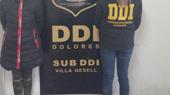 Lucía Sosa, de 43 años, quedó detenida este lunes y fue trasladada a la DDI de Villa Gesell, mientras avanza la investigación por la muerte de su hija de dos años.