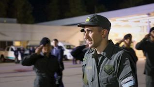 En el aeropuerto lo esperaban su esposa, su hijo de tres años, su madre y funcionarios nacionales. En el aeropuerto lo esperaban su esposa, su hijo de tres años, su madre y funcionarios nacionales.