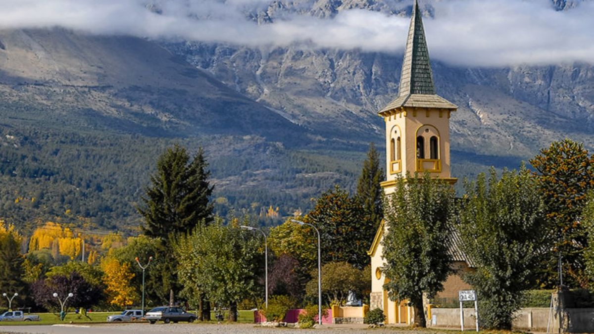 The incredible Patagonian town that brings together waterfalls, forests, valleys and hills