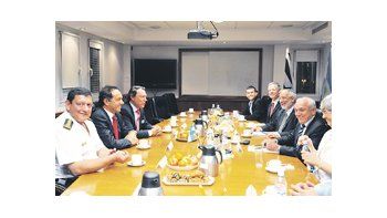 El gobernador Scioli y funcionarios bonaerenses mantuvieron un encuentro ayer con el ministro israelí del área de Seguridad, Yitzhak Aharonotovich.