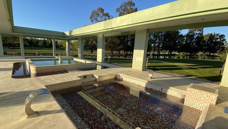 Miralagos, en La Plata, sobre la ruta 2 a la altura del km 65 Miralagos, en La Plata, sobre la ruta 2 a la altura del km 65