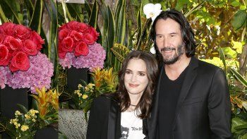 segun keanu reeves lleva 30 anos casado ante los ojos de dios con winona ryder