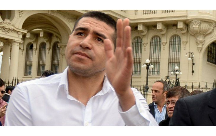 Riquelme le respondió a Tevez y Maradona.