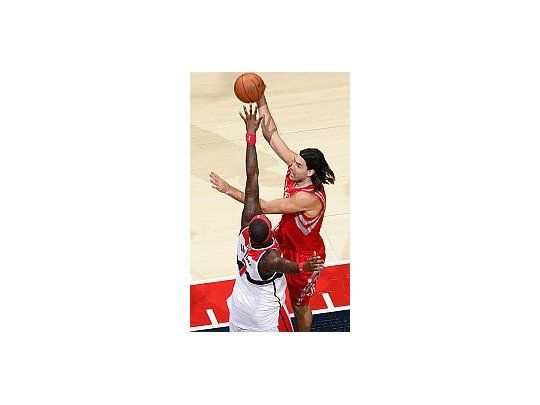 Scola marcó 18 puntos ante Washington Wizards.