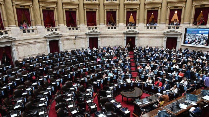 Este miércoles la Cámara de Diputados tratará los dictámenes sobre la moratoria a jubilados y el incremento del bono mensual. Este miércoles la Cámara de Diputados tratará los dictámenes sobre la moratoria a jubilados y el incremento del bono mensual.
