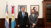 El presidente de la Corte, Horacio Rosatti, junto al director de la Fundación Memoria del Holocausto, Jonathan Karszenbaum.