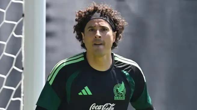 Como en diciembre pasado, Memo Ochoa fue homenajeado en sus redes sociales por la FIFA. Una leyenda del fútbol con seis Mundiales, al igual que Messi y Cristiano.