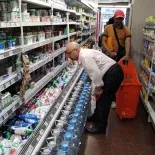 Hay un caída en el consumo de los hogares y mayor uso de la tarjeta de crédito.  Hay un caída en el consumo de los hogares y mayor uso de la tarjeta de crédito.