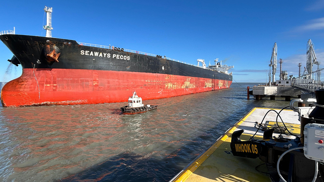 Exportación de petróleo de Vaca Muerta. Puerto Rosales se consolida como uno de los principales hubs energéticos del país.