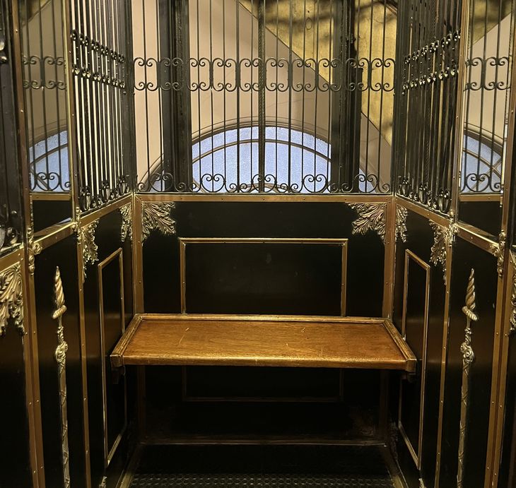 El famoso ascensor jaula, aun vigente (Foto Gentileza: @BuenosAiresalPaso IG) El famoso ascensor jaula, aun vigente (Foto Gentileza: @BuenosAiresalPaso IG)