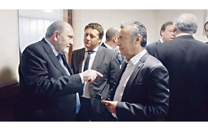 Puja. Carlos Verna y Alfredo Cornejo, dos gobernadores enfrentados por el caudal del río Atuel y ahora de nuevo por la obra de un embalse.