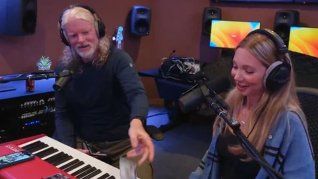 El CEO de Twitch sorprendió al donar dinero en efectivo a una streamer para evitar que la plataforma se quede con una parte.