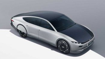 Afirman que el auto eléctrico y solar de largo alcance saldrá a la calle en octubre: cuánto costará
