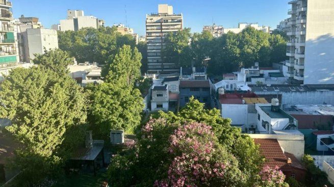 Vista desde un departamento que da a un pulmón de manzana:desde Camarones hacia Avenida Nazca al sur (Foto Gentileza: San Román Propiedades)