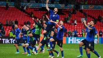 Italia sufrió, pero está en cuartos de la Eurocopa.