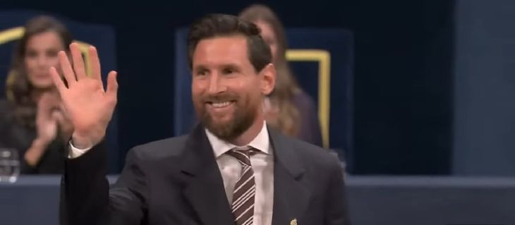 Messi fue condecorado en España. Messi fue condecorado en España.