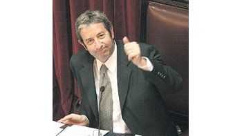 ámbito.com | Julio Cobosestará el 18el 19 en SantaFe junto algobernadorHermes Binner.El vicepresidentesemostrará condirigentes delcampo y conempresarios.