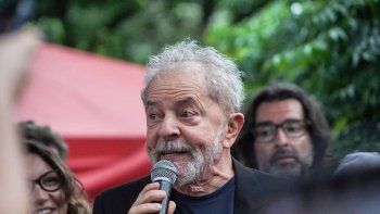 Lula da Silva se dirige a la multitud, tras su liberación.&nbsp;