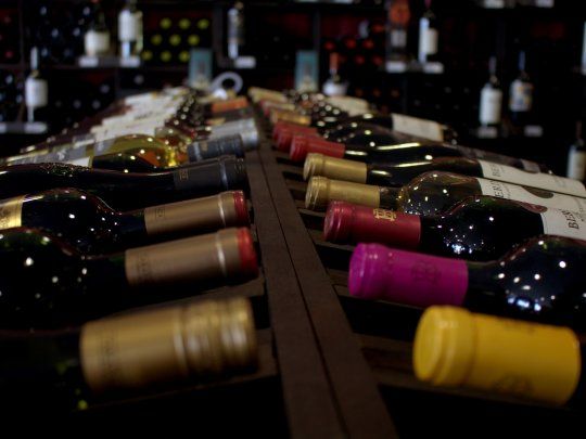 Existe un grupo de consumidores de vino por sobre los 1.000 millones de litros de consumo anual, entre los cuales se encuentra la Argentina,&nbsp;que está integrado además por Estados Unidos, Francia, Italia, China, Alemania, Reino Unido, Rusia y España.
