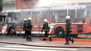 Un colectivo se prendió fuego en San Telmo