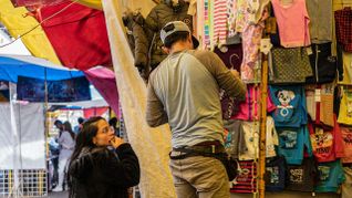 El trabajo de feriante es uno de los más extendidos en el norte argentino. El trabajo de feriante es uno de los más extendidos en el norte argentino.