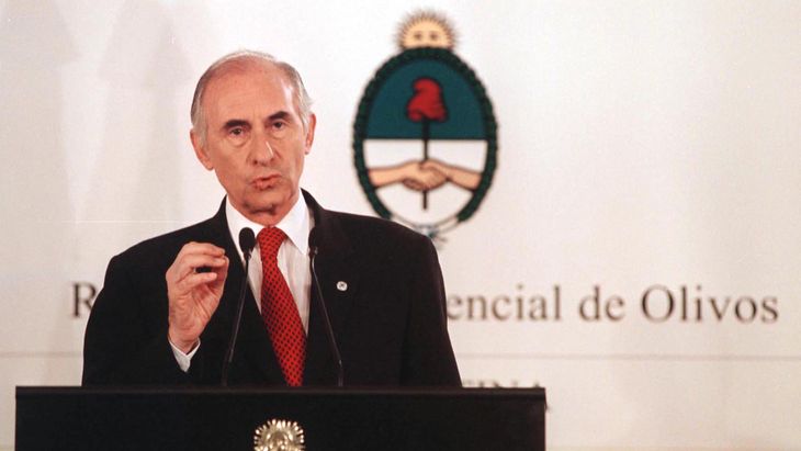 Fernando De la Rúa no terminó su mandato y renunció en diciembre de 2001. Fernando De la Rúa no terminó su mandato y renunció en diciembre de 2001.