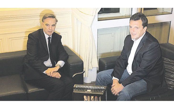 ámbito.com | Consejos. Pichetto cruzó anoche a Diputados y dialogó con el líder del Frente Renovador, Sergio Massa, sobre los cambios en Ganancias.