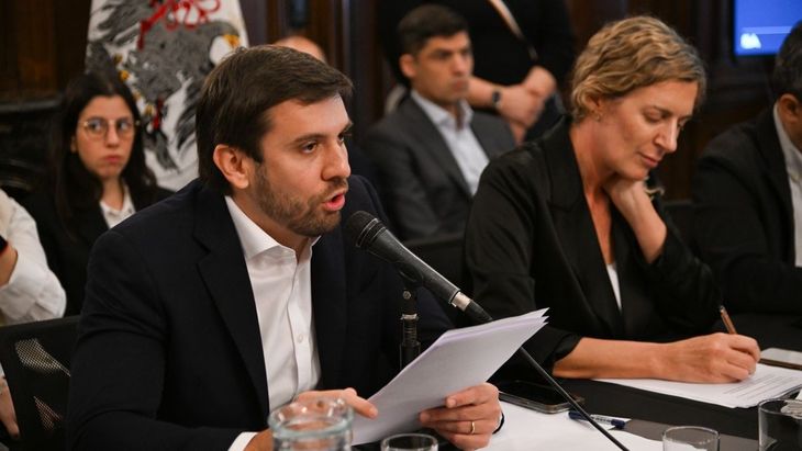 Gustavo Arengo, ministro de Hacienda de la Ciudad de Buenos Aires, durante el debate en comisión. Gustavo Arengo, ministro de Hacienda de la Ciudad de Buenos Aires, durante el debate en comisión.