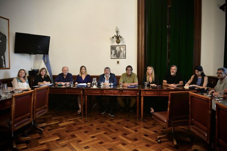 El bloque de senadores peronistas se reunió con dirigentes de la CTA y ATE. El bloque de senadores peronistas se reunió con dirigentes de la CTA y ATE.
