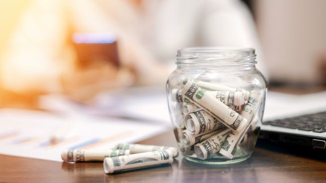 El Banco Central del Uruguay advirtió sobre la dolarización e inmovilización de los ahorros, un fenómeno que especialistas vinculan con factores culturales, escasa profundidad del mercado financiero y falta de incentivos del sistema bancario.