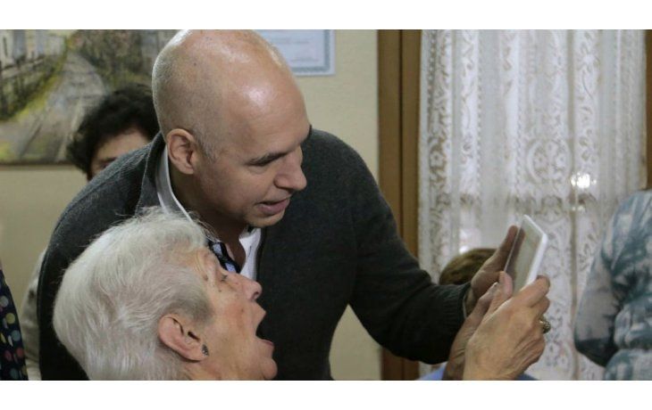 Durante el acto, el Jefe de Gobierno planteó que el objetivo es “integrar a la tercera edad a este nuevo mundo de la tecnología y las redes sociales, el mundo digital del que hoy participan muchísimos jóvenes. Si no, uno se queda afuera” advirtió.
