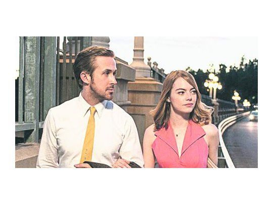 Parejita. Ryan Gosling y Emma Stone, protagonistas de “La La Land”, candidatos a un Oscar que bajó sus estándares de exigencia.