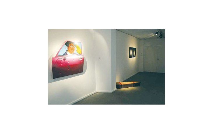 ámbito.com | Bajo el título de “Los 90”, en una sala del Museo de Bellas Artes, se exhibe un mix de obras en dulce montón y con un texto que no alcanza a explicar la complejidad de la década. Arriba, una obra del entre candoroso e insolente Benito Laren.