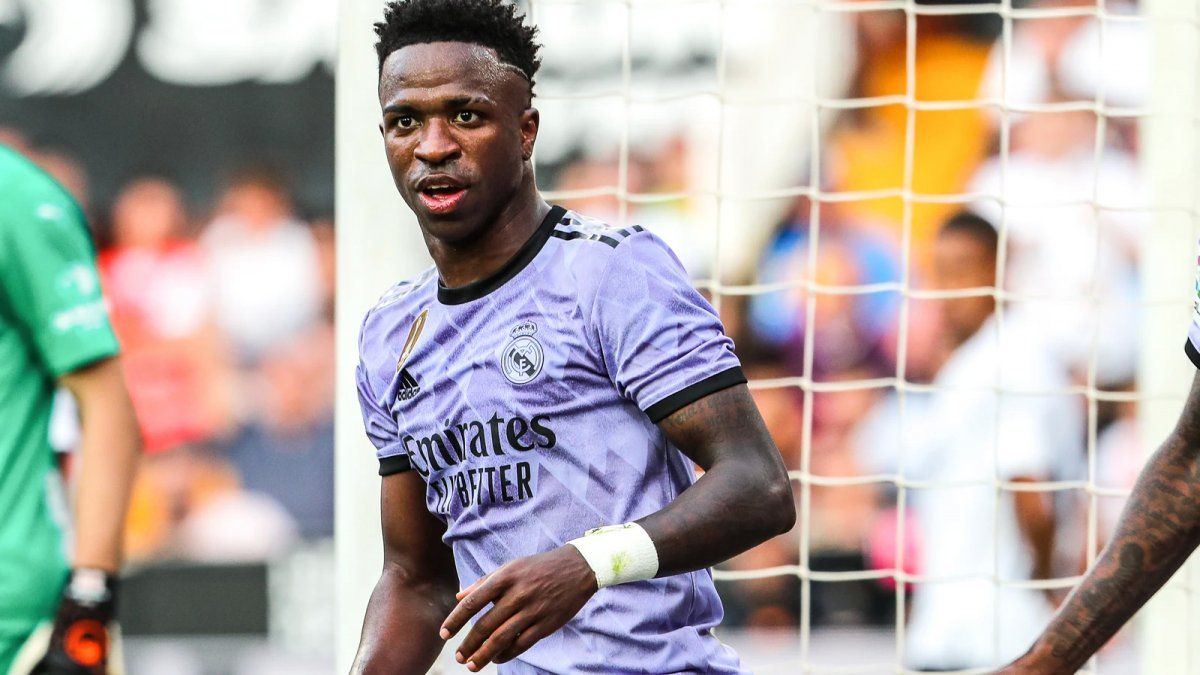 Valencia will expel for life the fans who insulted Vinicius