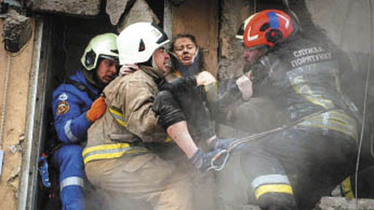 There were 30 dead and dozens missing from a Russian attack on a building in Dnipro