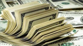El billete estadounidense abre la semana con subas en los principales bancos del país.